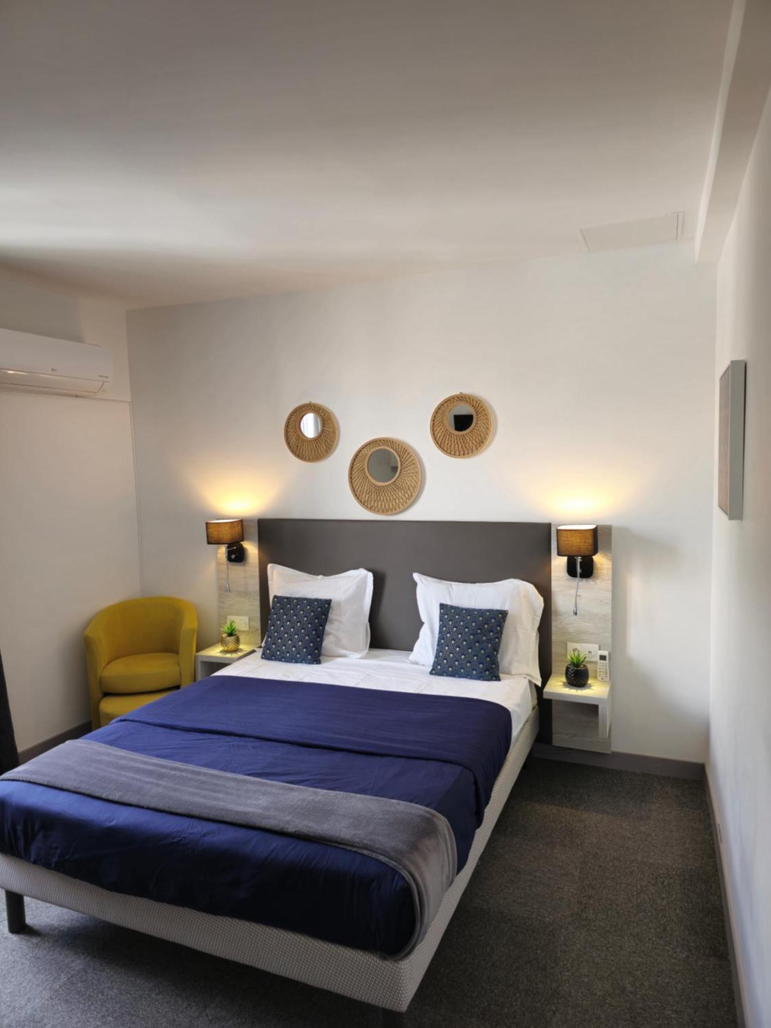 Hotel L'Alsace-Gare Sncf Нарбонна Номер фото