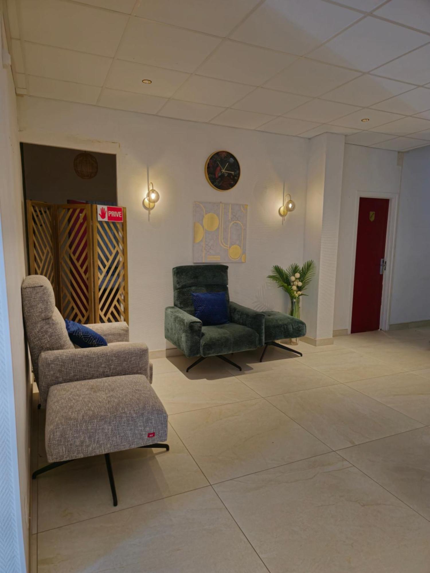 Hotel L'Alsace-Gare Sncf Нарбонна Экстерьер фото
